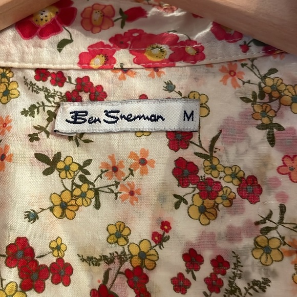 Light linen floral button down size m - Picture 2 of 4